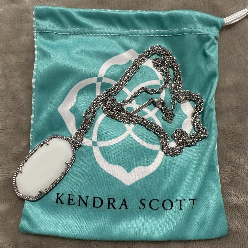 KENDRA SCOTT RAE NECKLACE WHITE WITH RHODIUM (SILVER COLOR)  EUC